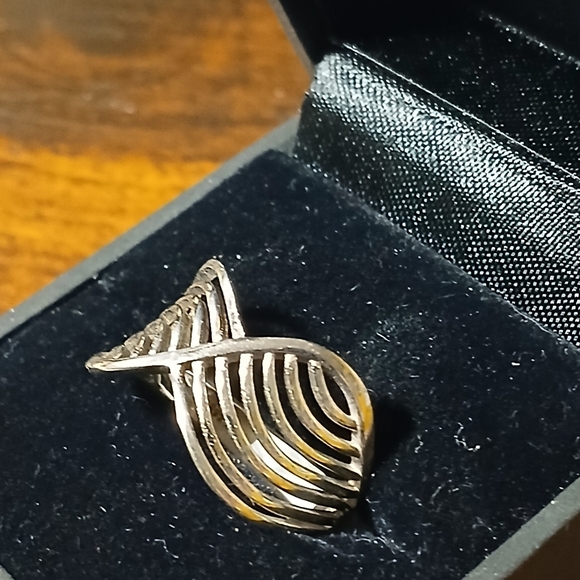 925 S/S Size 6 Exquisite Wave Pattern ring - Picture 11 of 14